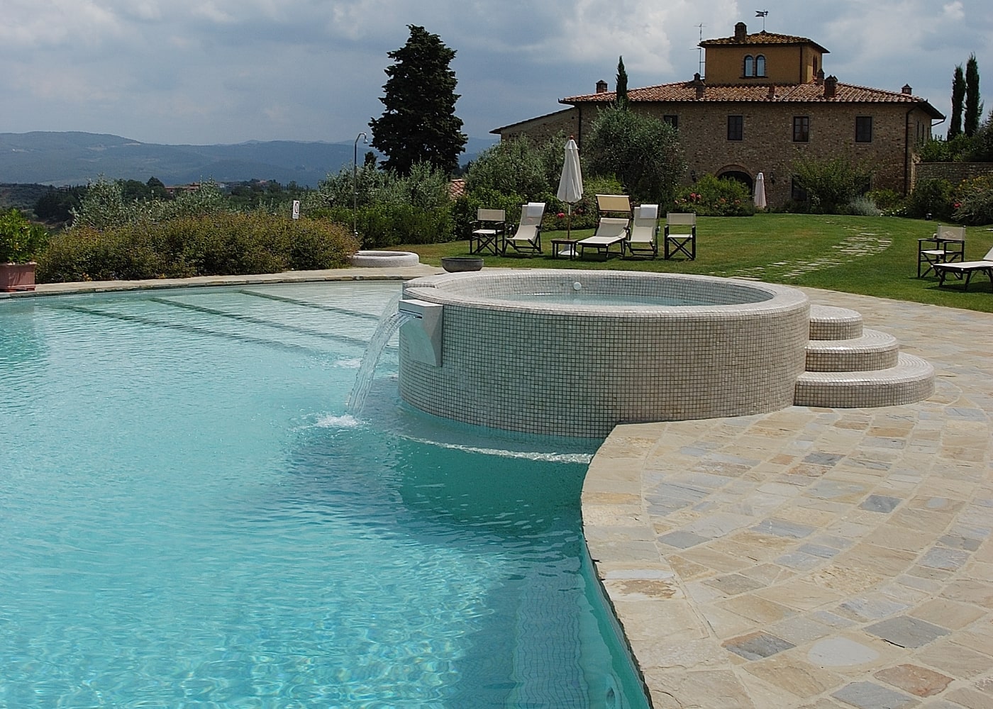 Realizzazione piscina di design in Toscana by Gardenpool