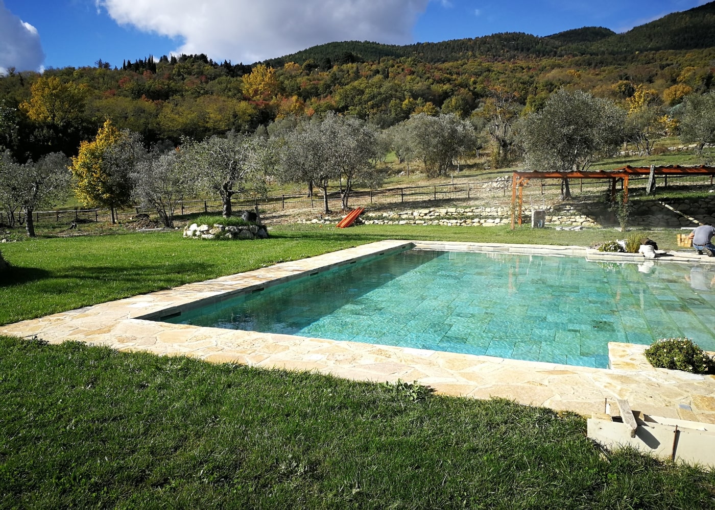 Piscina personalizzata realizzata in Toscana da Gardenpool