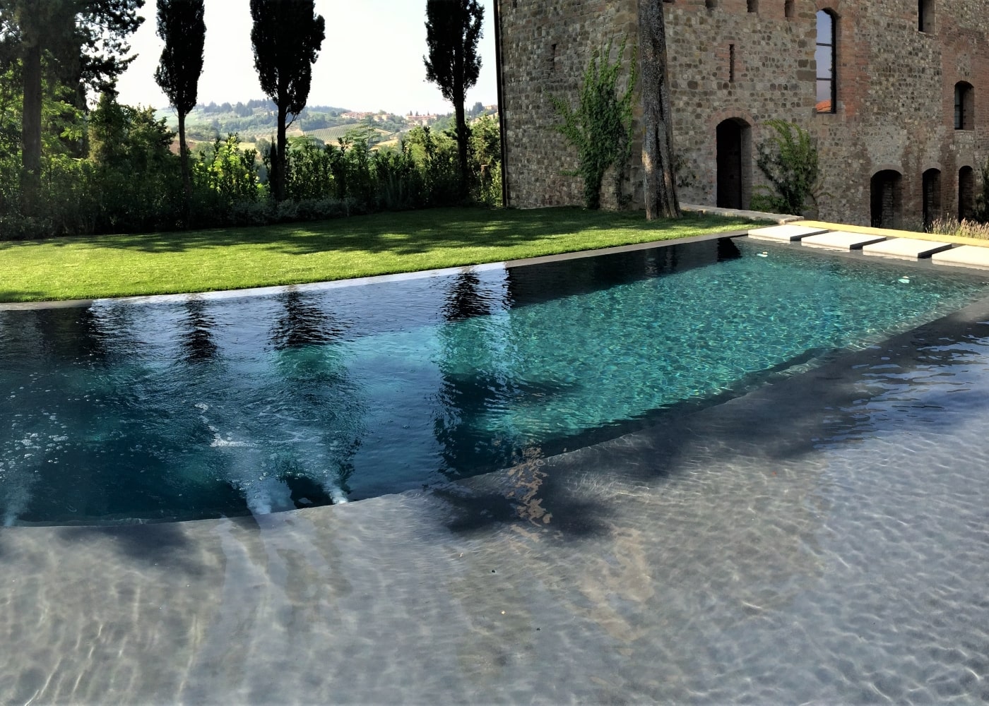 Piscina personalizzata realizzata in Toscana da Gardenpool