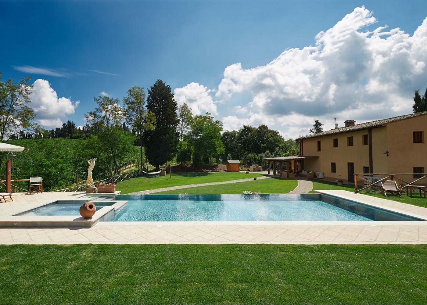 Piscina personalizzata realizzata in Toscana da Gardenpool