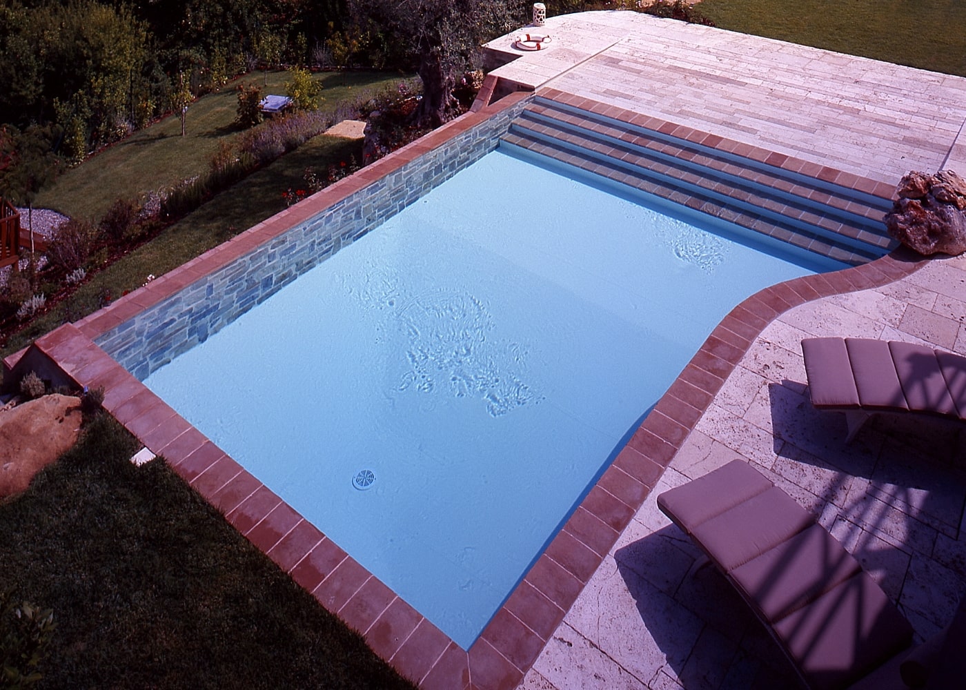 Piscina personalizzata realizzata in Toscana da Gardenpool