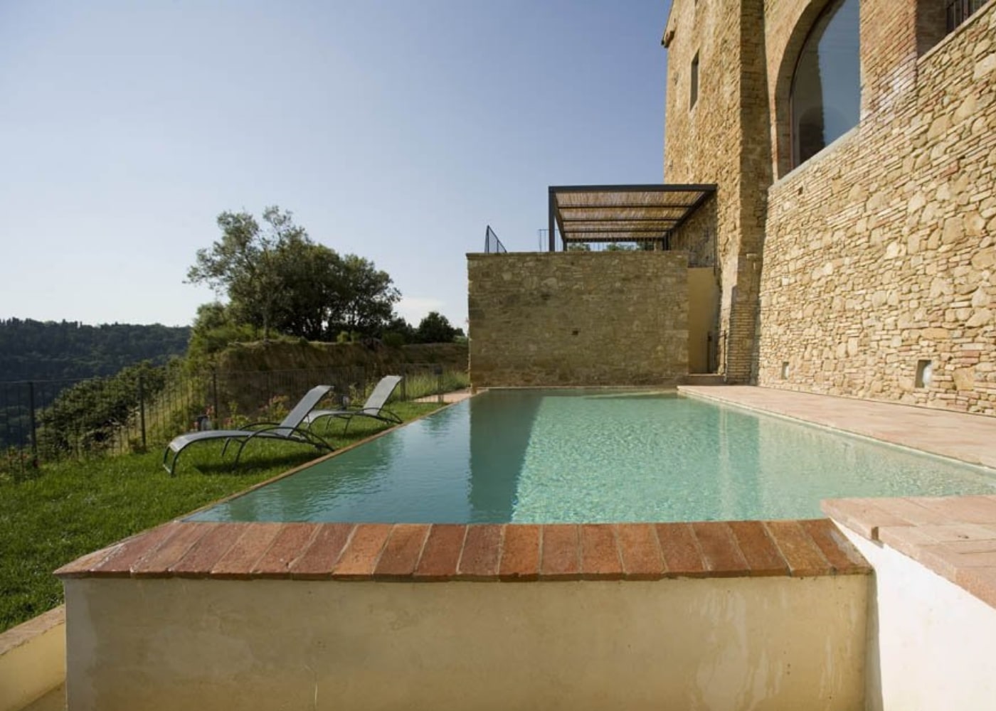 Piscina personalizzata realizzata in Toscana da Gardenpool