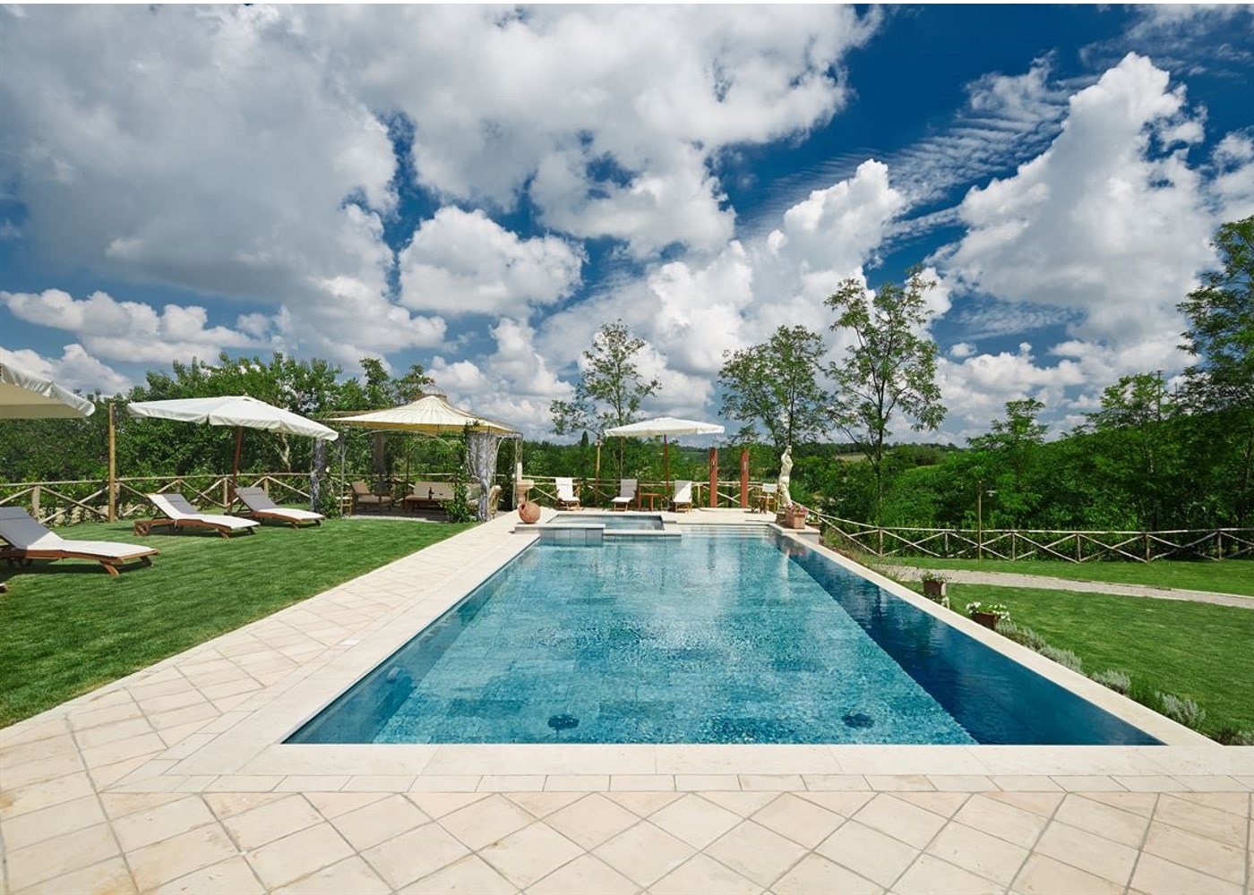 Realizzazione piscine uso ricettivo in Toscana